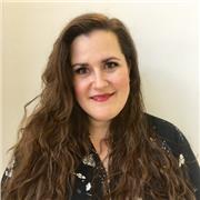 I'm a seasoned business professional with experience in marketing and communications.